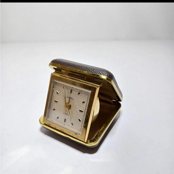 Zentra Vintage 2 Jewels Mechanical Wind Up Travel Alarm Clock working - Picture 2 of 8